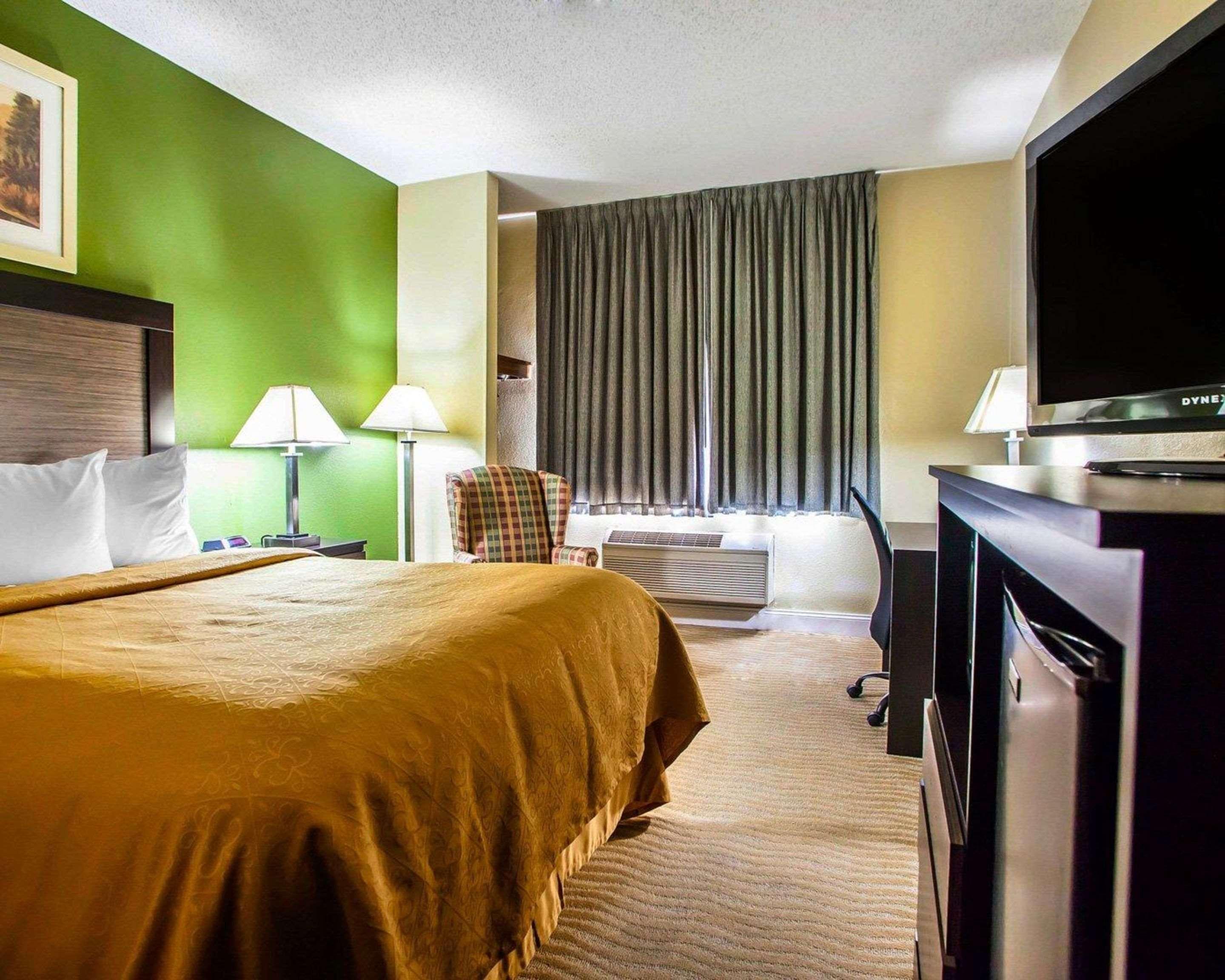 Quality & Hotel Champaign